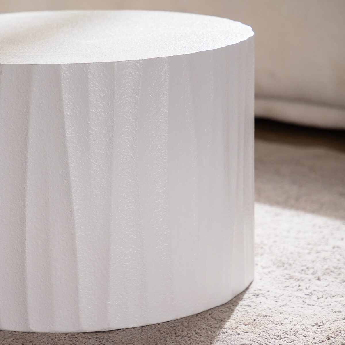 White Fluted Nesting Round MDF Coffee Table Set of 2, Modern Ribbed Cylinder Accent Tables - Image 5